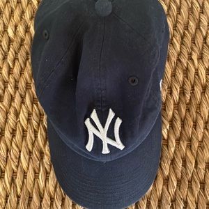 Yankee’s Dark Navy 47 Brand Clean Up Baseball Hat
